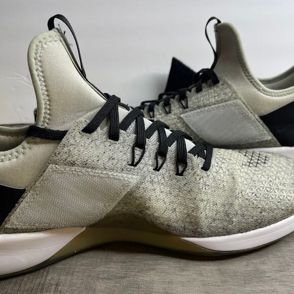 Womens NIKE AIR ZOOM Strong Grey Training Strap Shoes Sz 9 Running Fashion - Picture 6 of 11